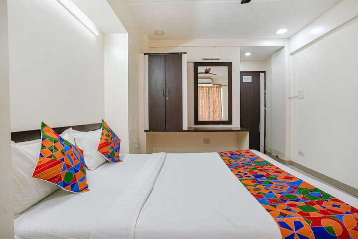 Room 10 of 30
