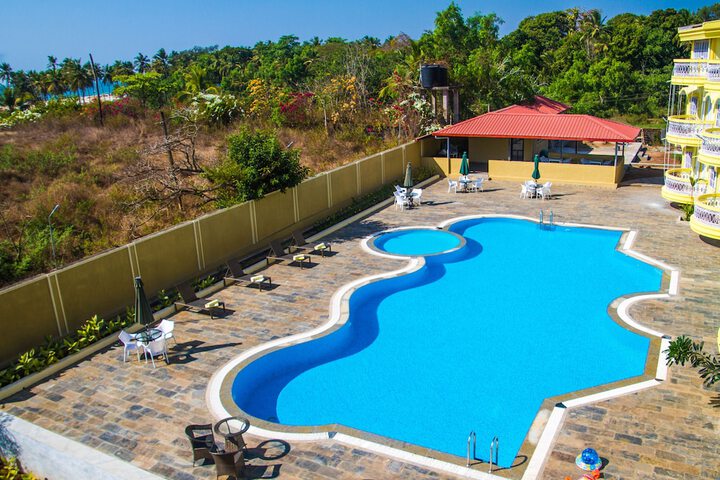 Hotel Pool