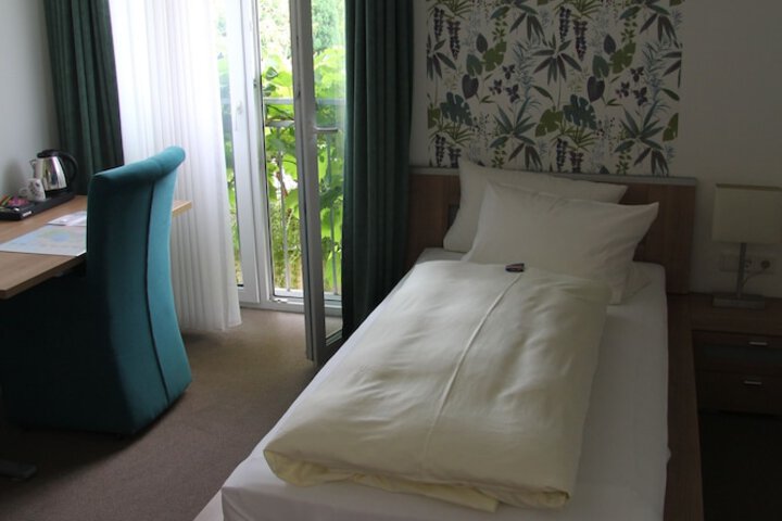 Room 5 of 110