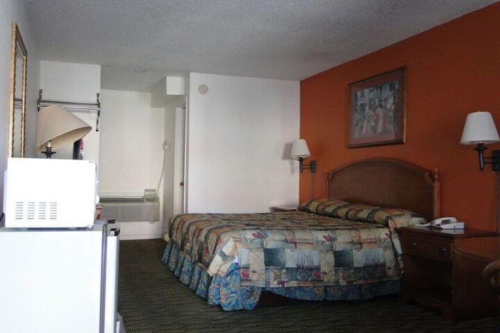 Room 6 of 52