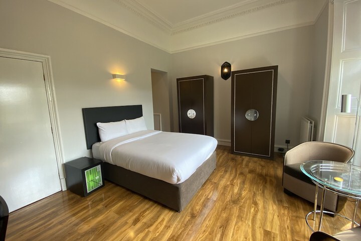 Room 9 of 86