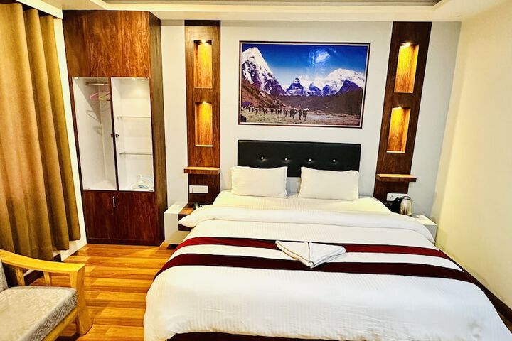 Room 4 of 11