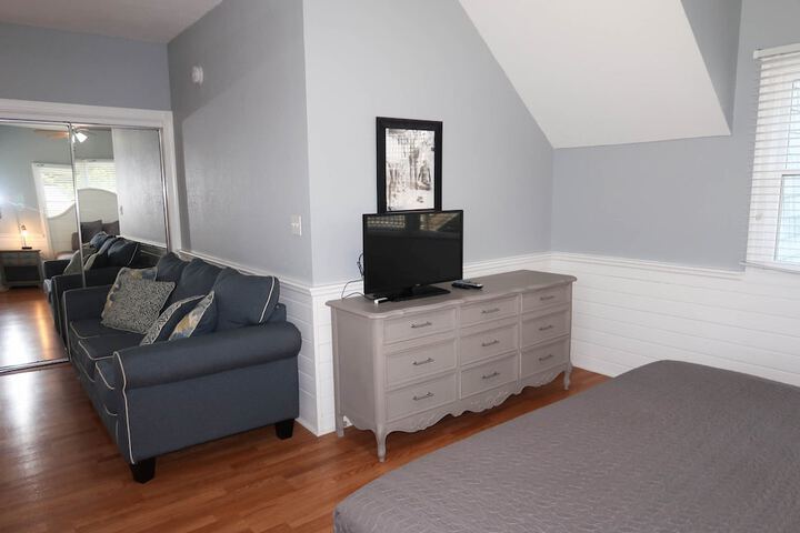 Room 12 of 65
