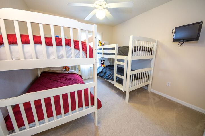Room 37 of 221