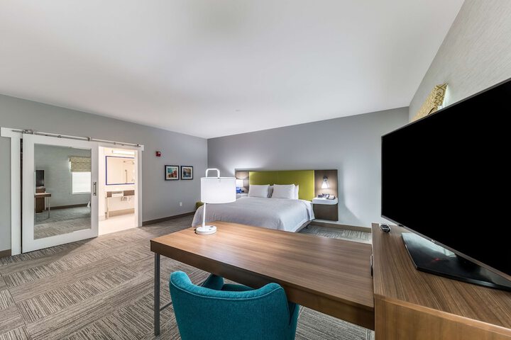 King Room with Sofa Bed and Refrigerator (5 of 13)