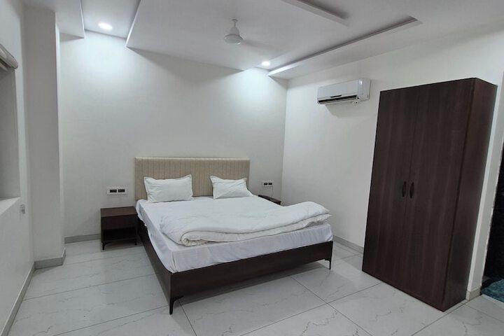 Room 5 of 24