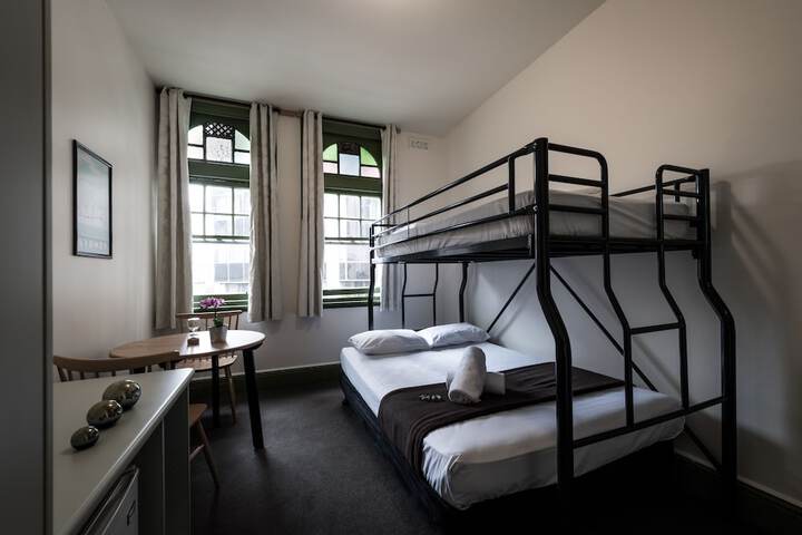 Room 4 of 44