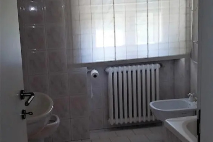 Room 8 of 19