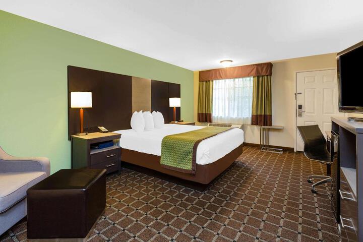 1 King Bed Mobility Accessible (14 of 19)