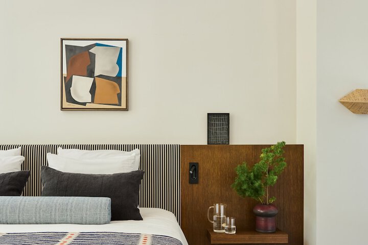 Room 13 of 40
