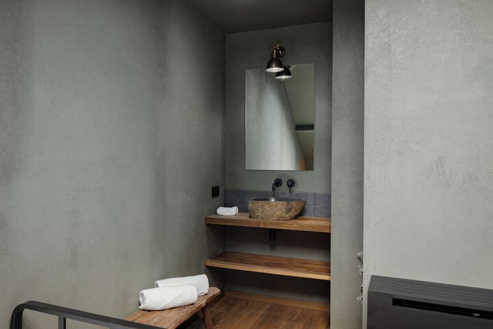 Room 2 of 27