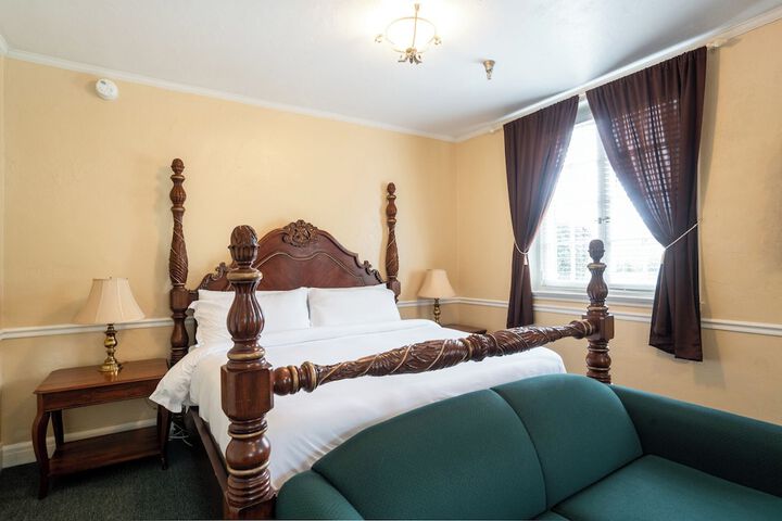 Standard Single Room 1 King Bed (3 of 4)