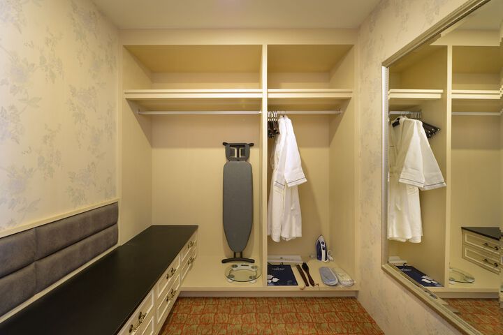 Room 27 of 95