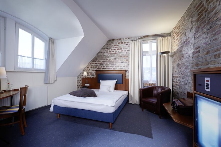 Room 5 of 125