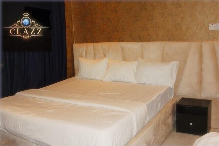 Room 6 of 15