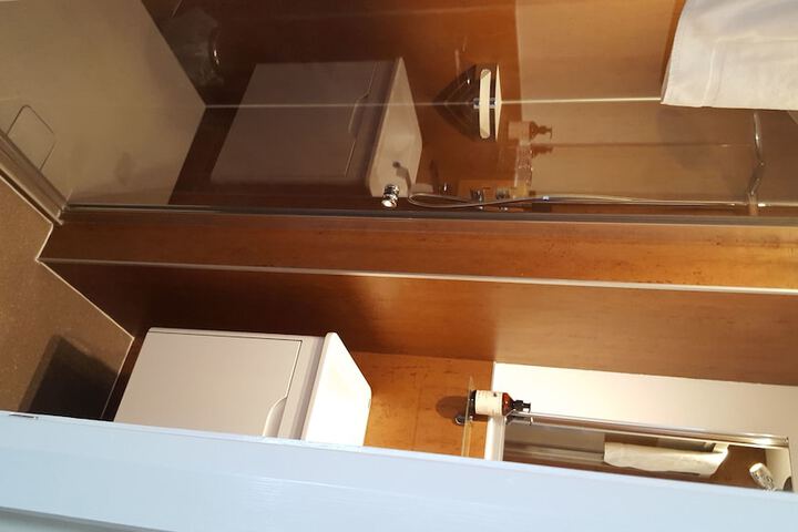 Room 17 of 36