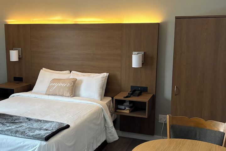 Room 8 of 22