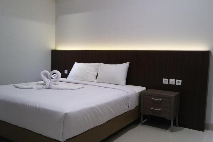 Room 15 of 77