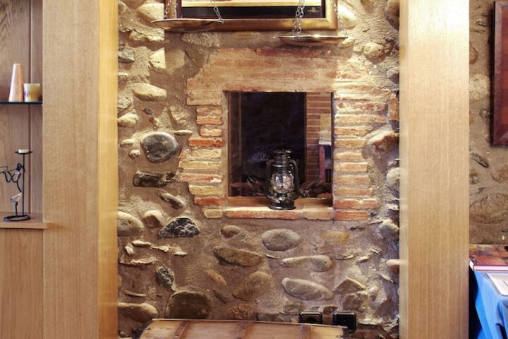 Room 16 of 28