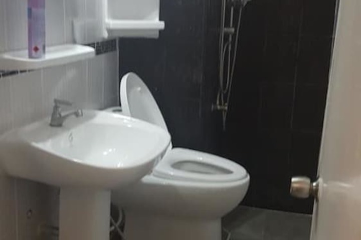 Room 4 of 9