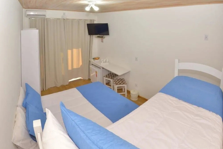 Room 4 of 8