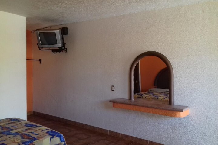 Room 6 of 34