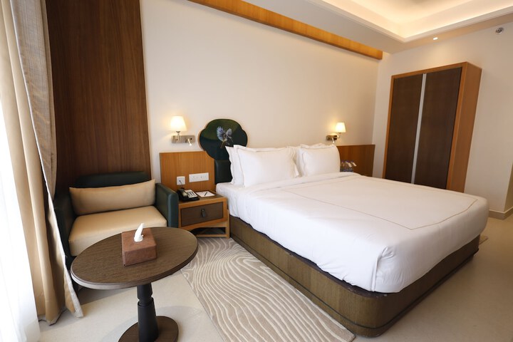 Room 3 of 32