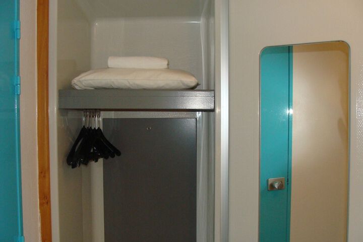 Room 17 of 34