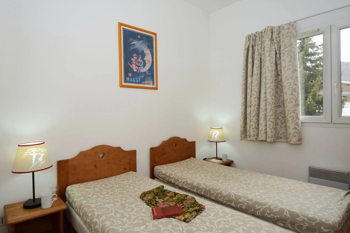 Room 2 of 16