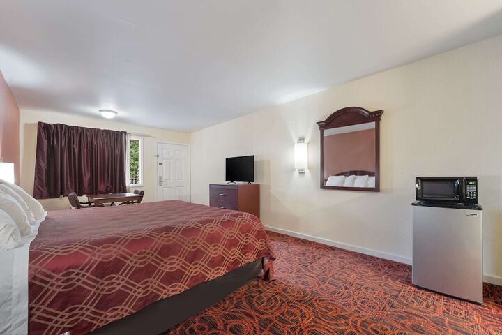 Room 17 of 33