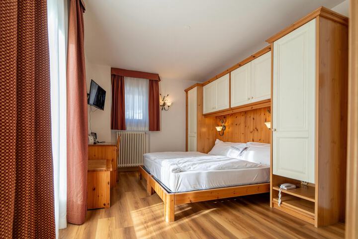 Room 26 of 155