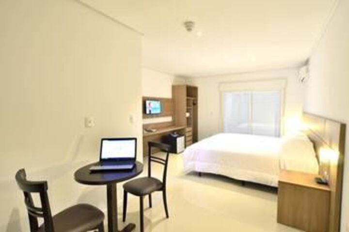 Room 10 of 18
