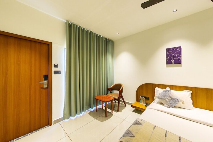 Room 27 of 78