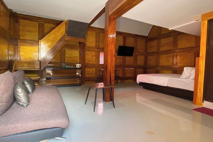 Room 9 of 34