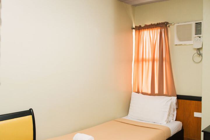 Room 16 of 34
