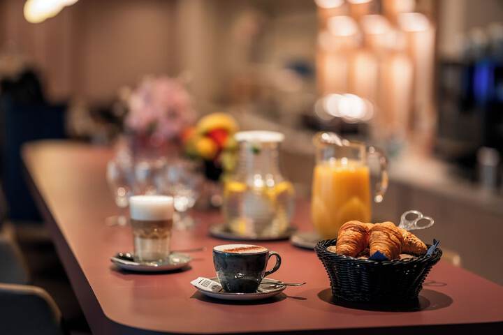 Breakfast/Coffee Service 45 of 72