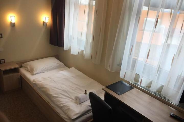 Room 3 of 48