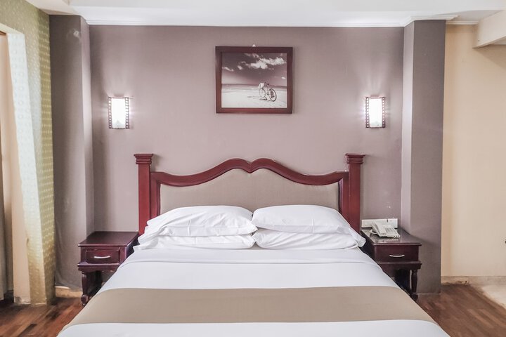 Room 8 of 13