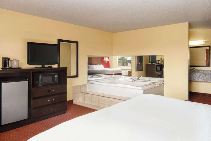 Room 15 of 38