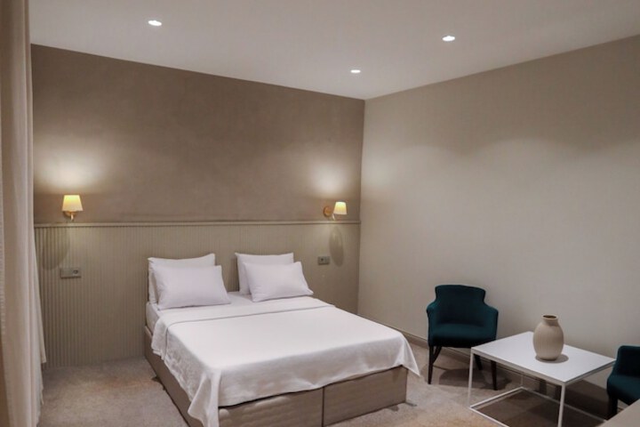 Room 3 of 60