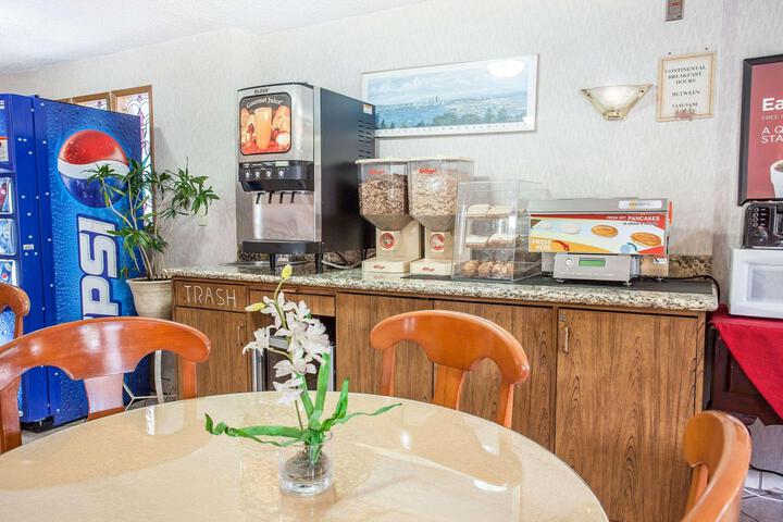 restaurant cafeteria