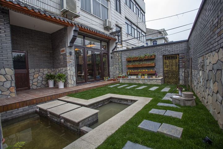 Hotel Exterior 2 of 43
