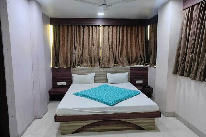 Room 2 of 32
