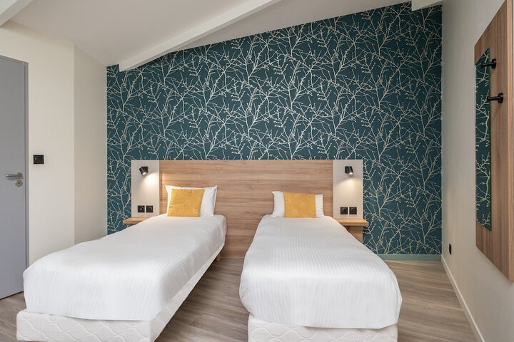 Room 8 of 35