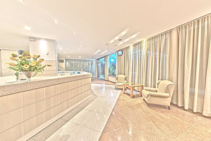 Entrance & Lobby