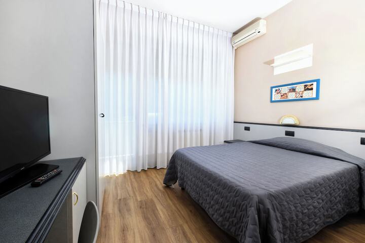 Room 8 of 52