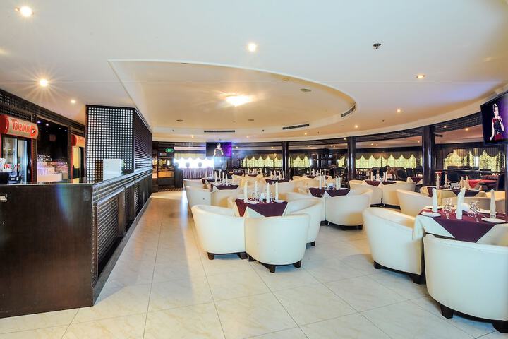 Lounge 44 of 71