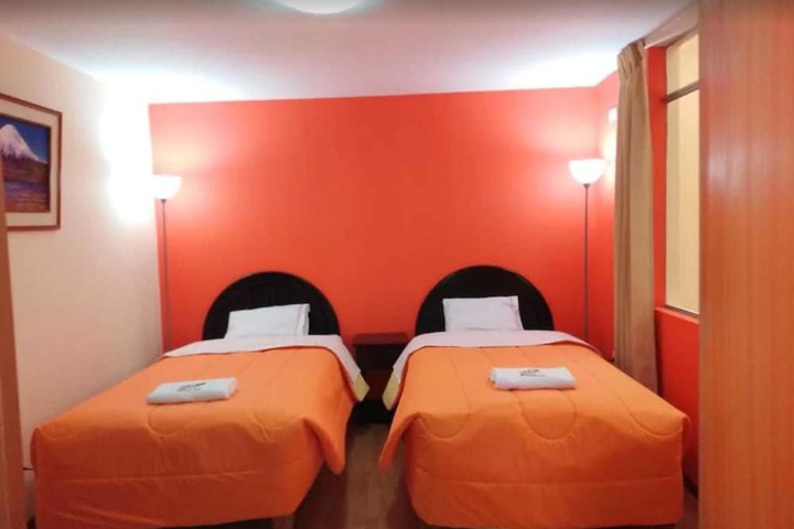 Room 6 of 14