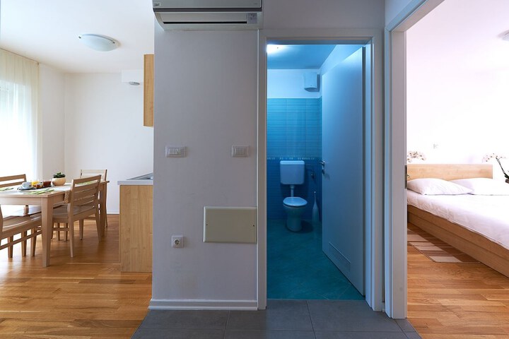 Room 15 of 32