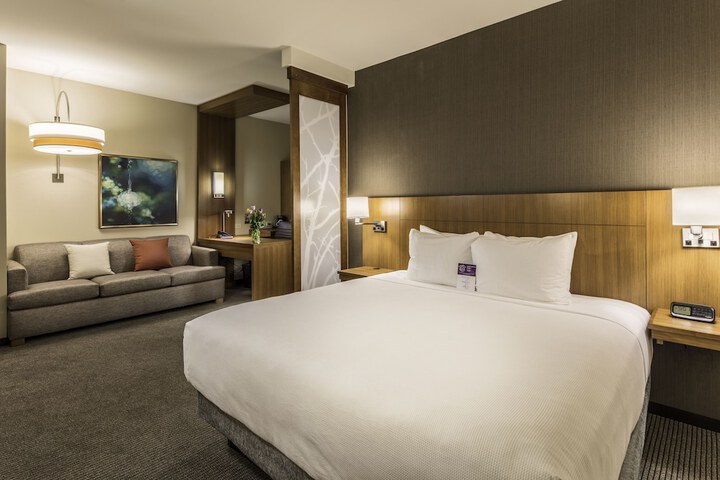 1 King Bed (1 of 9)